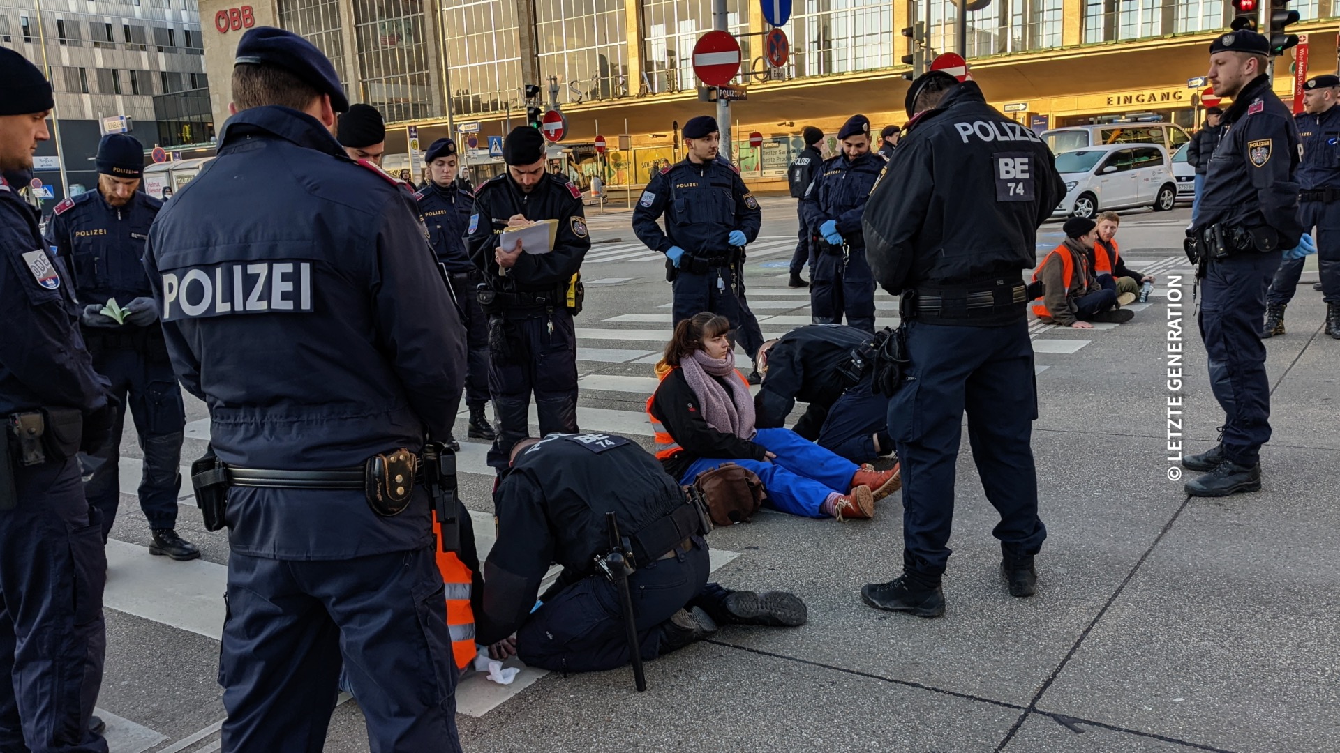 Klima Blockade Verkehr am Gürtel gestoppt News W24