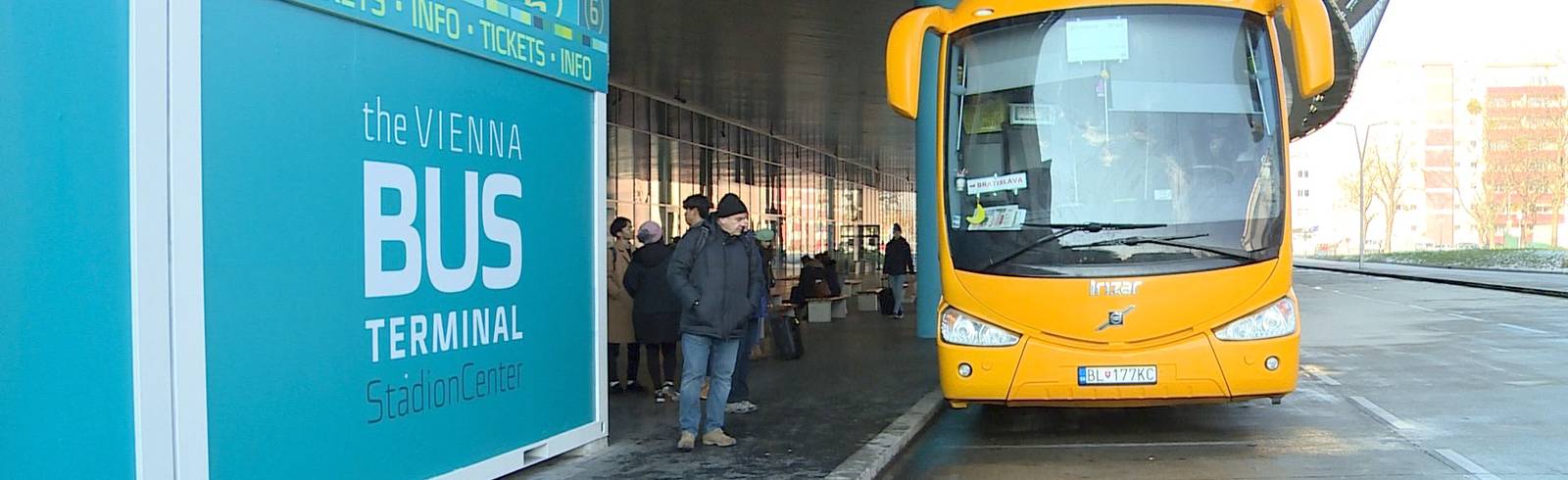 Großer Bahnhof um den Bus