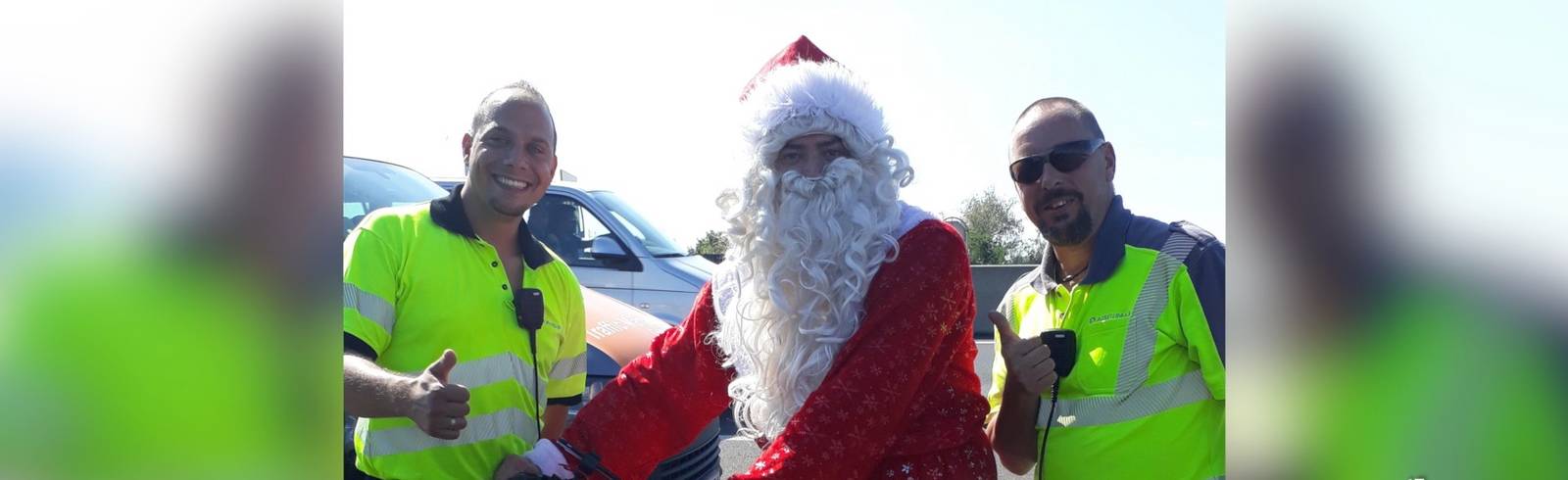 Radelnder Weihnachtsmann auf A4 unterwegs