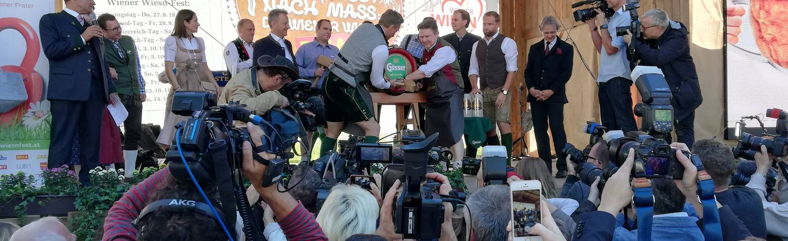 O'zapft is: Ludwig eröffnete Wiener Wiesn