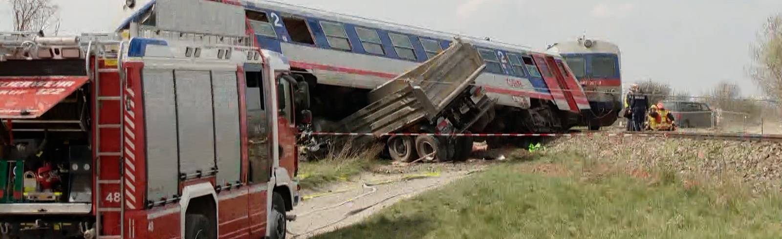 LKW crasht in Zug: Drei Schwerverletzte