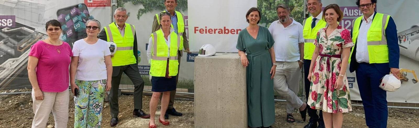 Neubau: Feierabend-Fahne für Kirchengasse