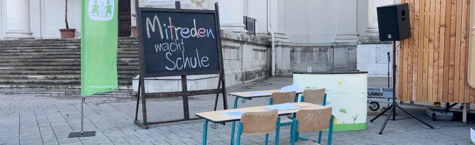 Bezirksflash: Wieso steht ein Klassenzimmer am Karlsplatz?