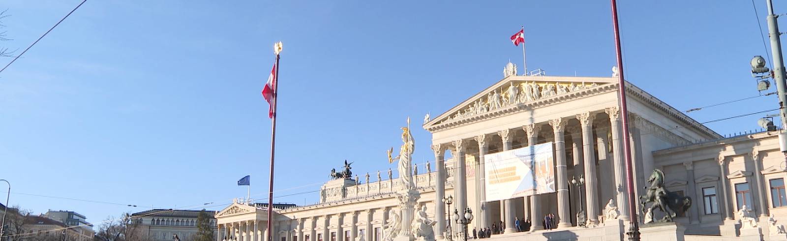 25.000 Besucher*innen im neuen Parlament