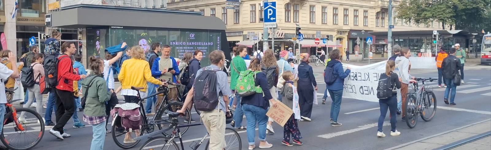 Bezirksflash: Klimaprotest am Ring