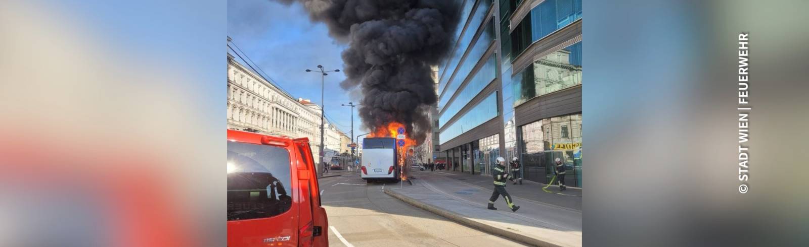 Bezirksflash: Reisebus in Flammen