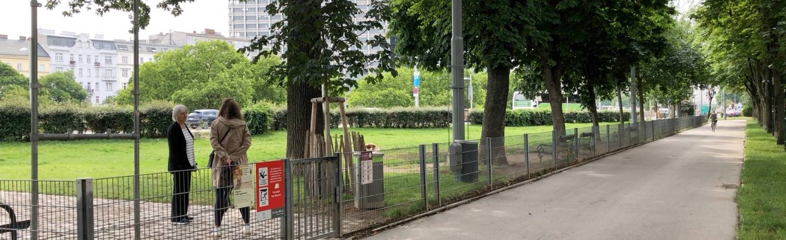 Bezirksflash: Neuer Rasen für Hundezone im 1.