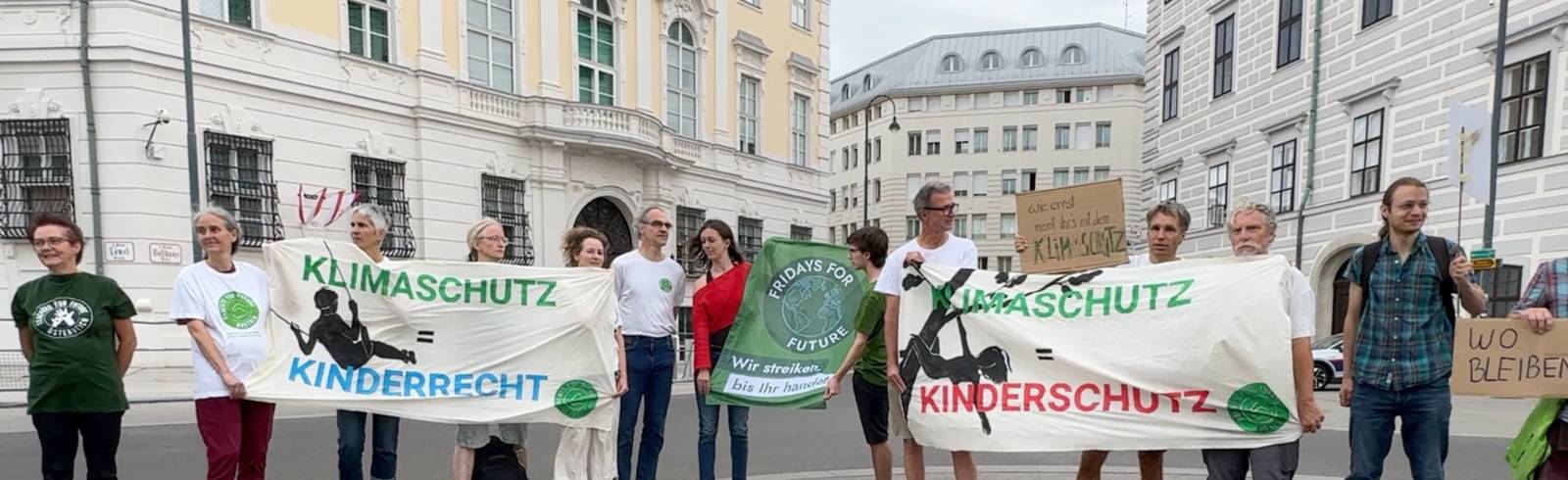 Fridays for Future: Gummistiefel vor Kanzleramt