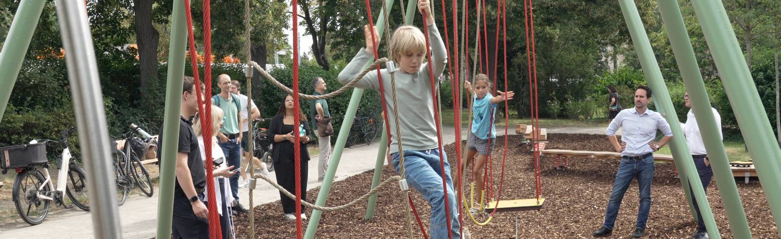 Bezirksflash: Neuer Kletterpark in Hernals