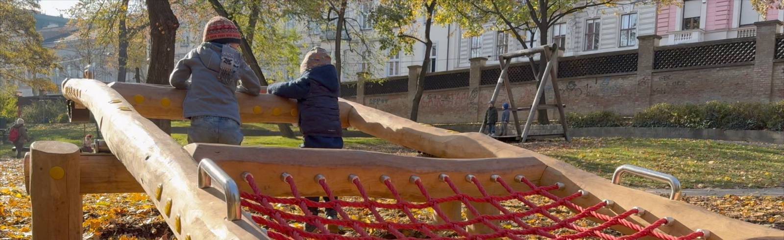 Bezirksflash: Inklusive Wippe im Liechtensteinpark