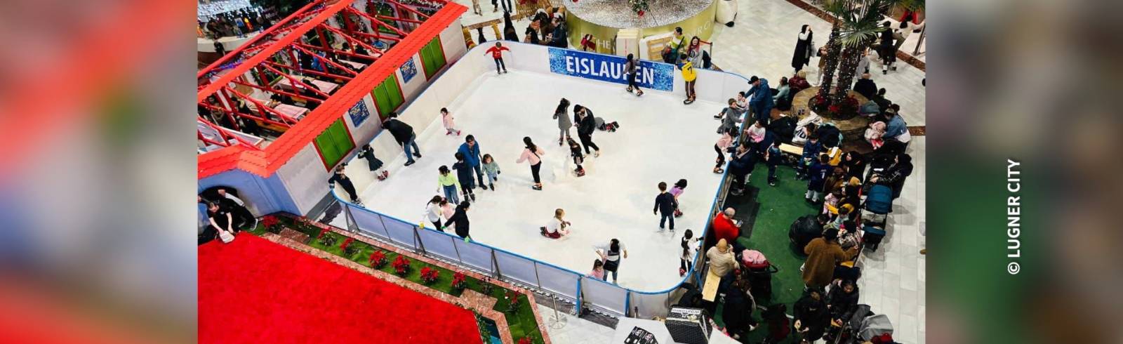 Bezirksflash: Eislaufplatz in der Lugner City vergrößert