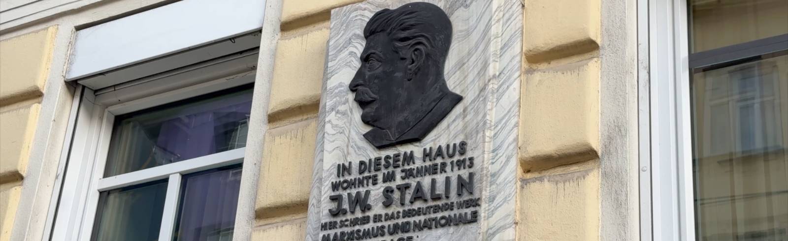 Stalin-Gedenktafel: Rot-Pink lässt Entfernung prüfen