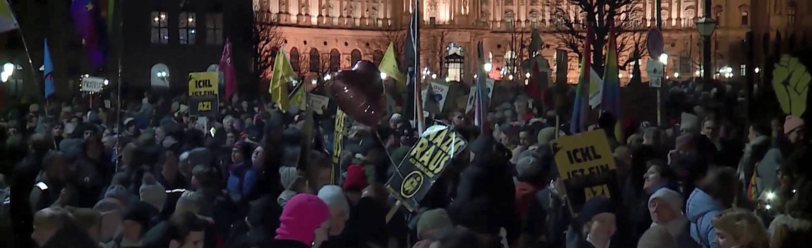 Tausende bei Demo gegen Blau-Schwarz