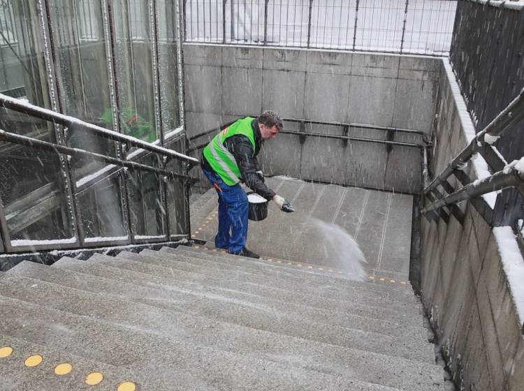 Schneefall sorgt für Behinderungen