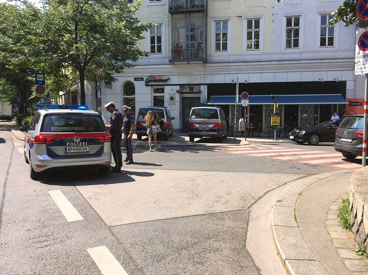 Paar tot auf offener Straße in Wien aufgefunden