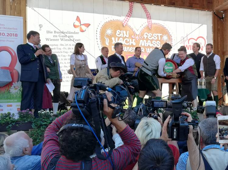 O'zapft is: Ludwig eröffnete Wiener Wiesn