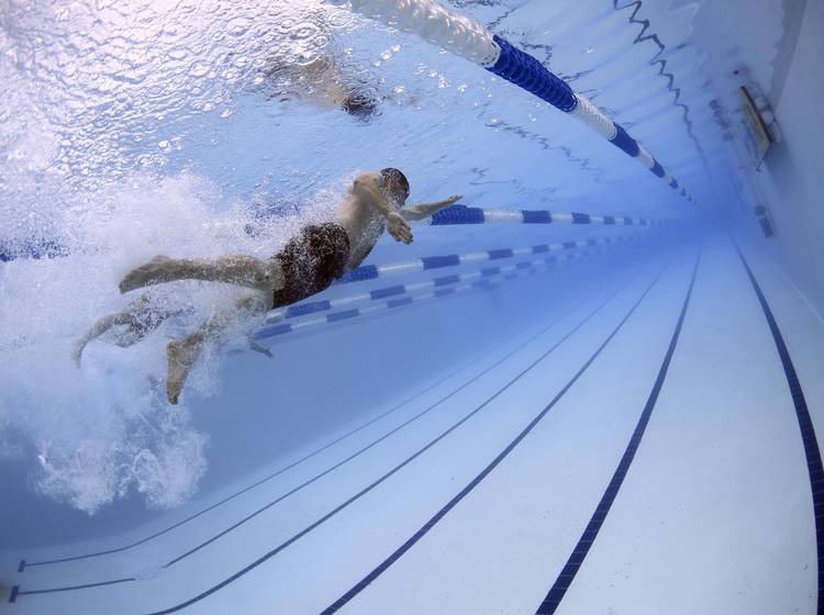 Schwimmbad: Bursche berührte Mädchen