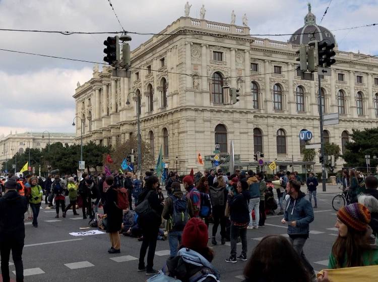 W24-Bezirksflash: Prozess Polizeigewalt