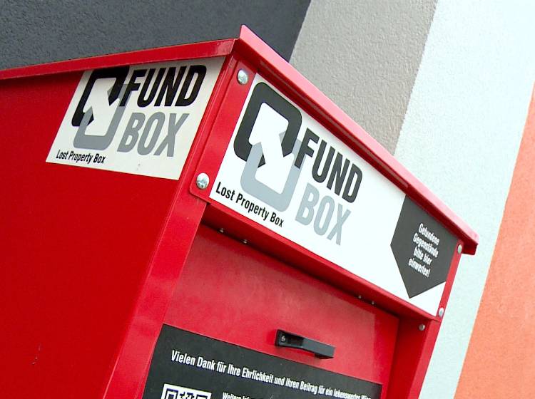 Polizei findet Mann in Fundbox