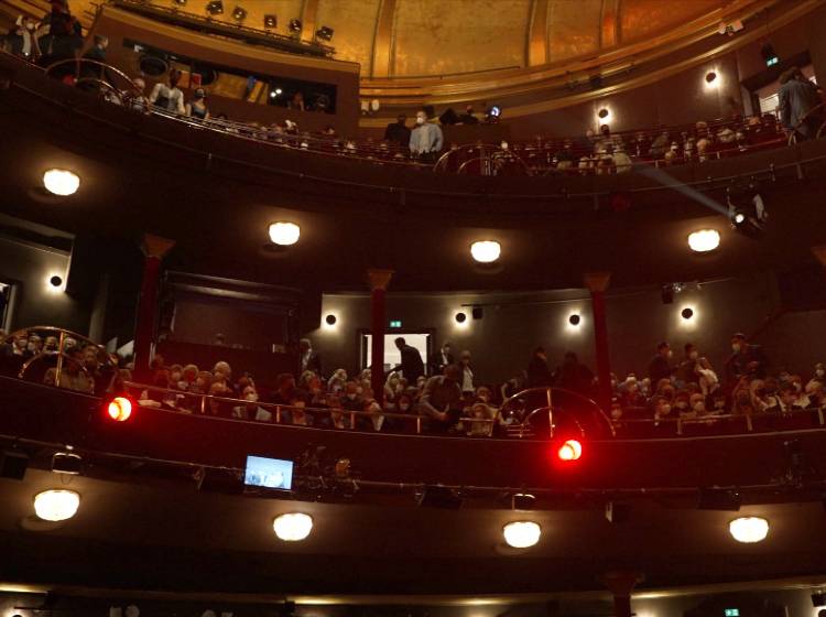 Glanzvolle Wiedereröffnung des Raimund Theater