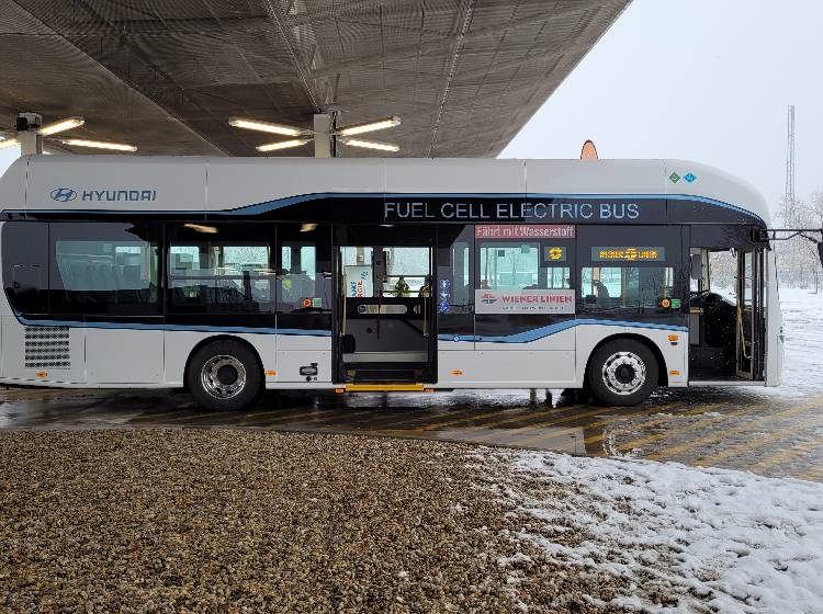 Erster Wasserstoffbus fährt durch Wien