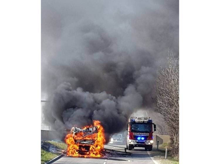 Einsätze: Laster-Brand und Lkw umgekippt