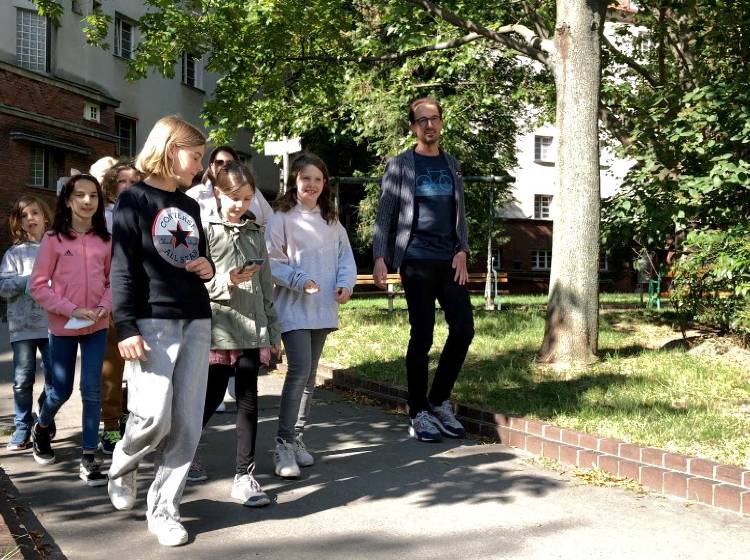 Rätseljagd durch den Gemeindebau