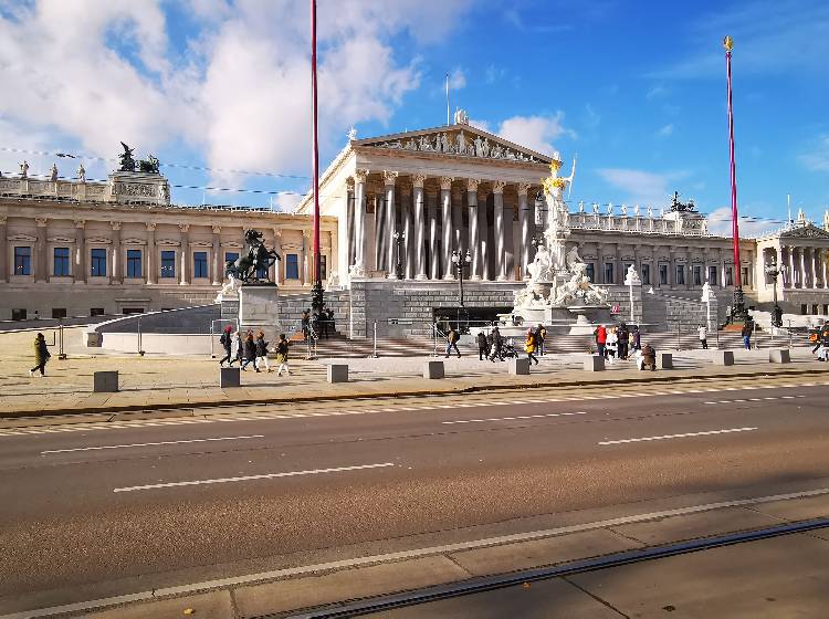 Umgebautes Parlament öffnet am Donnerstag