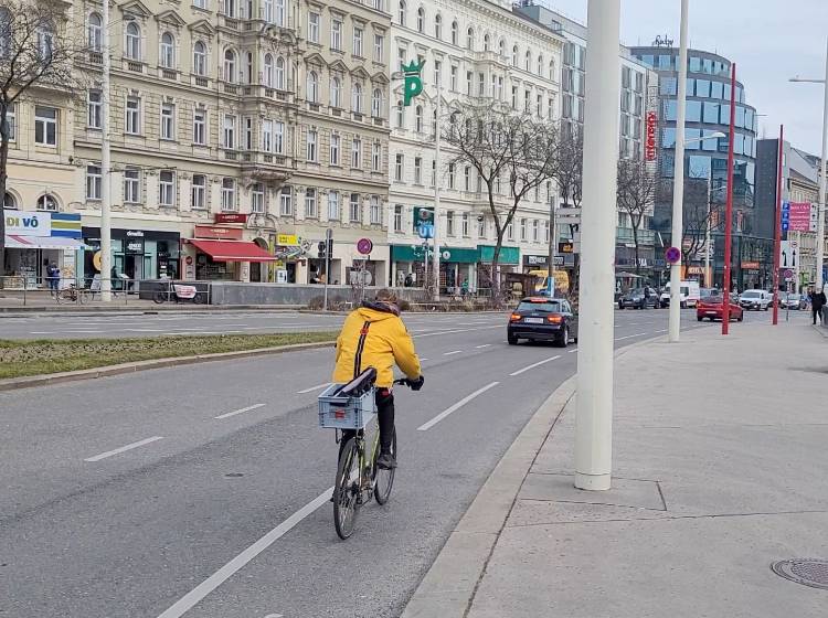 Bezirksflash: Neuer Radweg am Christian-Broda-Platz