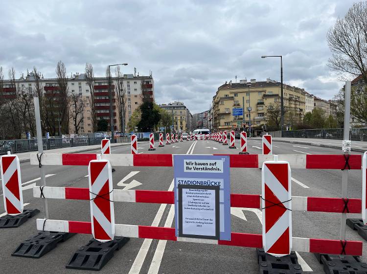 Bezirksflash: Staus auf Stadionbrücke