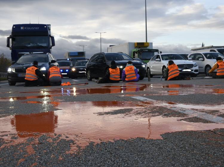 Klimablockaden legen Frühverkehr lahm