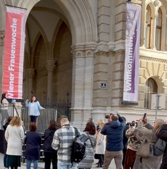 Start der ersten Wiener Frauenwoche