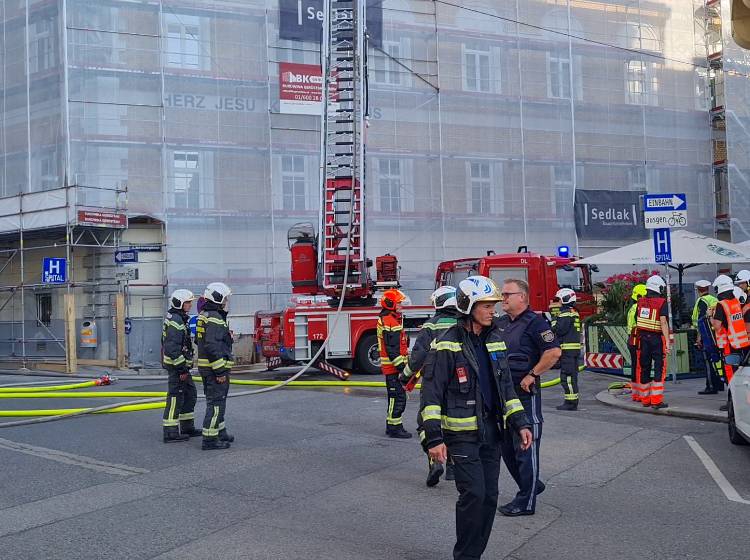 Dachbrand im Wiener Herz-Jesu-Krankenhaus