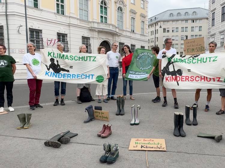 Fridays for Future: Gummistiefel vor Kanzleramt