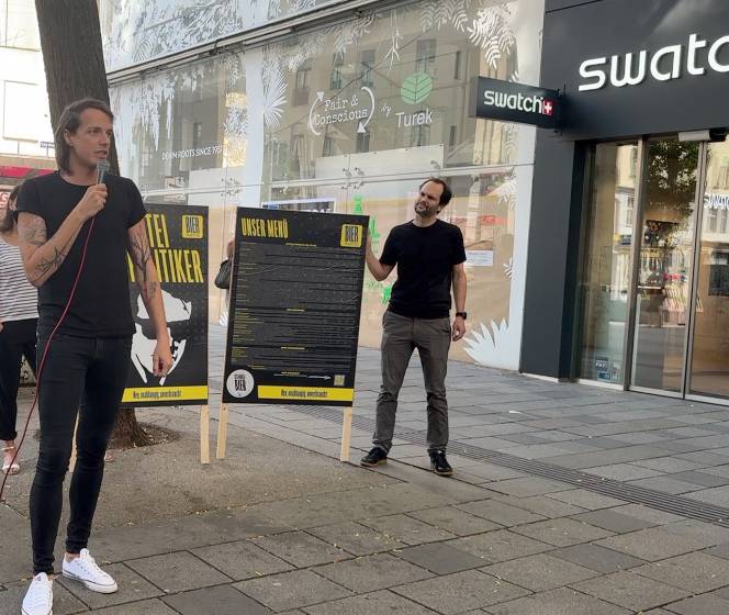 Wahlkampf: "Bitte fladerts unsere Plakate nicht"