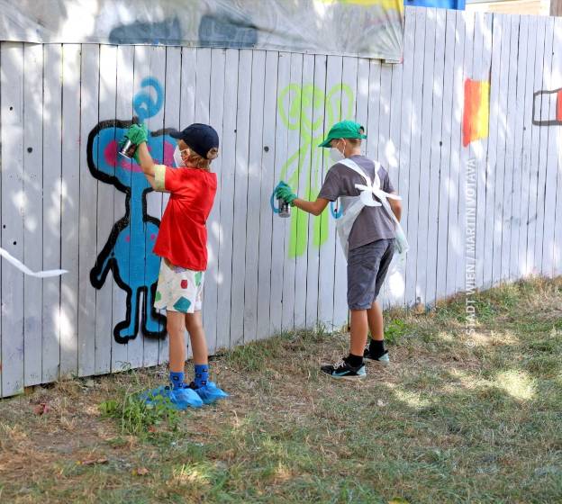 Bezirksflash: Längste Graffiti-Wand der Stadt