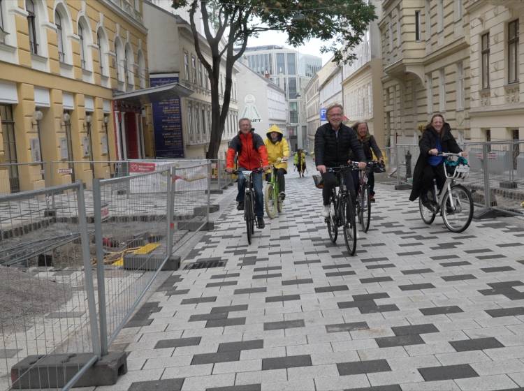 Neue Fahrradachse durch die Josefstadt eröffnet