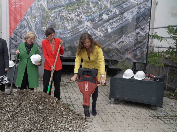 Nordwestbahnhof: Politik, Presse und Presslufthammer rücken an