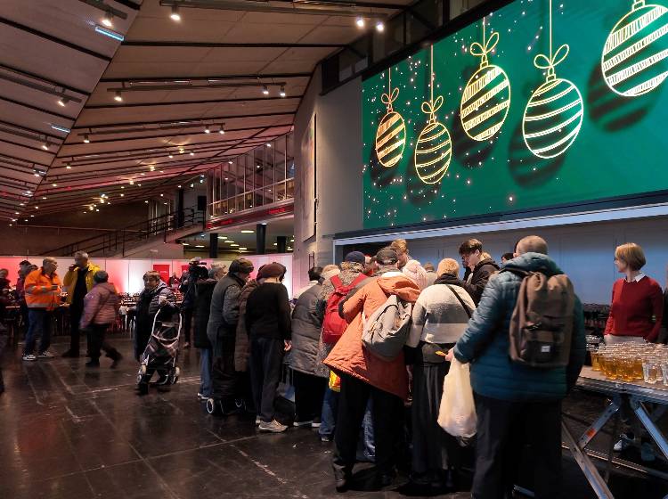 Unterstützung für Obdachlose beim Fest der Adressenlosen