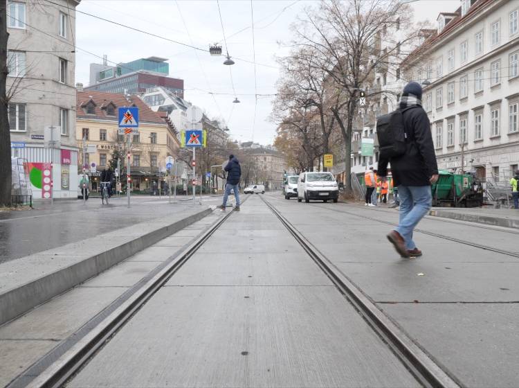 Baustellenende: Wiedner Hauptstraße auf Schiene