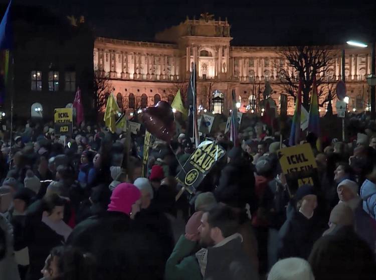 Tausende bei Demo gegen Blau-Schwarz