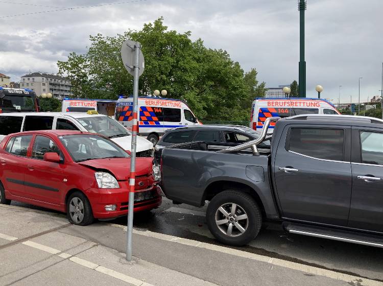 Alsergrund: Fünf Fahrzeuge in Unfall verwickelt